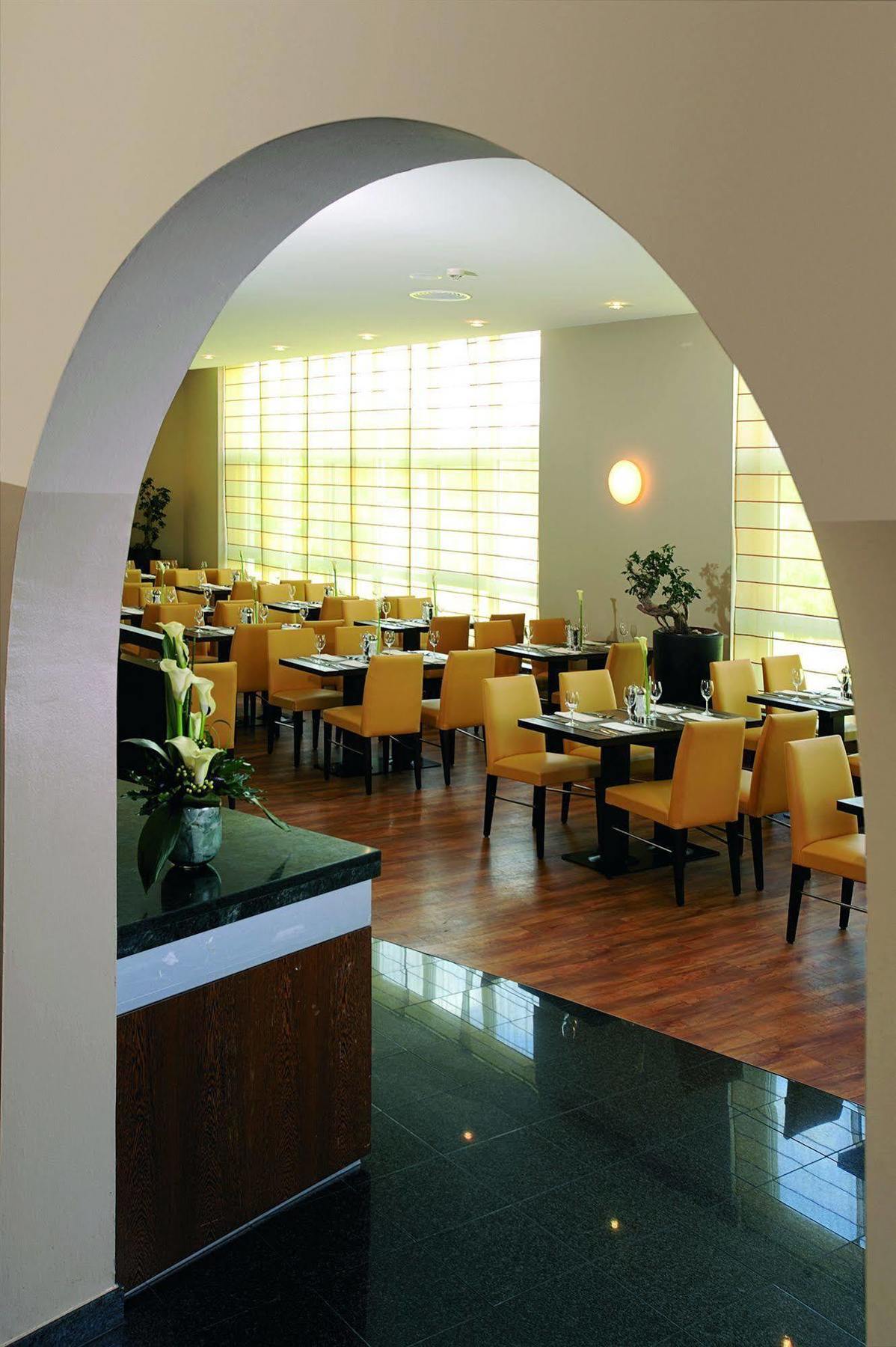 Hotel Nh Frankfurt Conference Center 4*