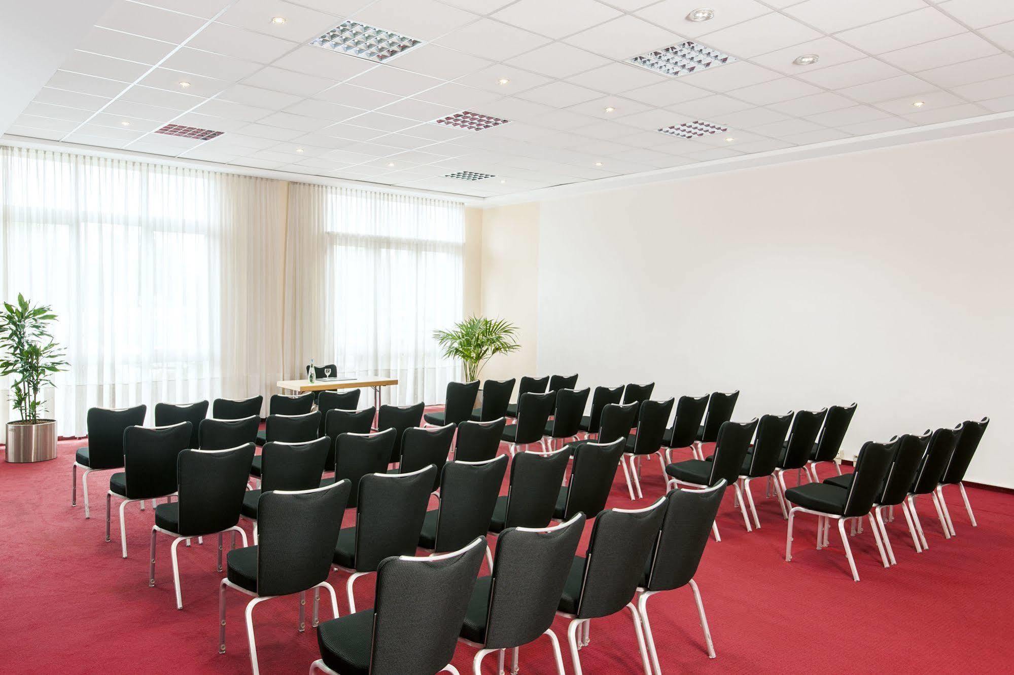 Nh Frankfurt Conference Center Hotel 4*
